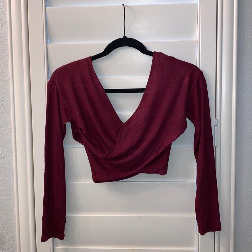 Maroon colored long sleeve crop top!